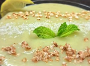 O poză a rețetei Smoothie proteic cu avocado.