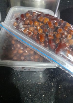 A picture of Ready to use chanay and beans.