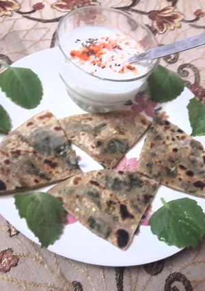 A picture of Ajwain ke patte ka parantha.