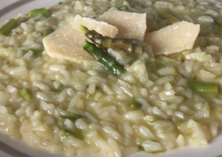 Steps to Prepare Any-night-of-the-week Risotto agli asparagi | Asparagus Rice Recipe