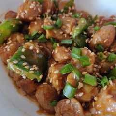 A picture of Soya chunk manchurian.