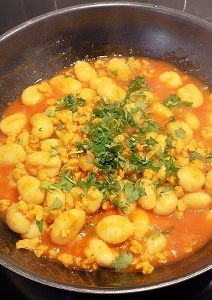 Una foto de Gnocchi con soja texturizada y pisto