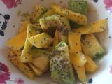 Ensalada de aguacate, chía y mango
