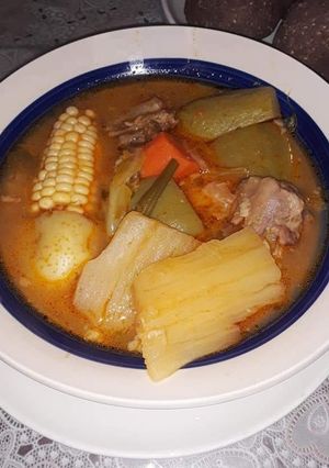 Una foto de Un caldito de res....🍛