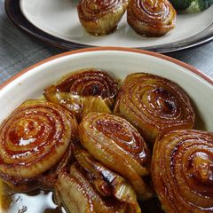 A picture of Marmite Roasted Onions.