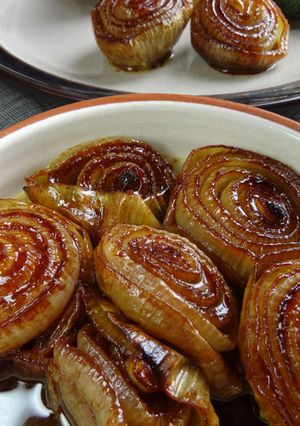 A picture of Marmite Roasted Onions.