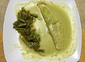 Una foto de Filete de pescado en salsa de cilantro