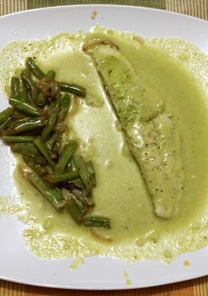 Una foto de Filete de pescado en salsa de cilantro