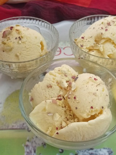 मैंगो आइसक्रीम(mango icecream recipe in hindi) रेसिपी मुख्य फोटो