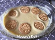 Una foto de galletas de maicena y nuez