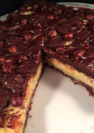 Foto di Crostata magica cioccolato, pere, cocco e nocciole