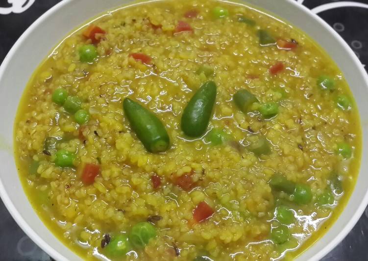 Healthy Dalia Moong dal Khichdi