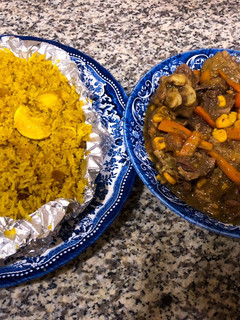 A picture of Fruit rice and chicken sauce.