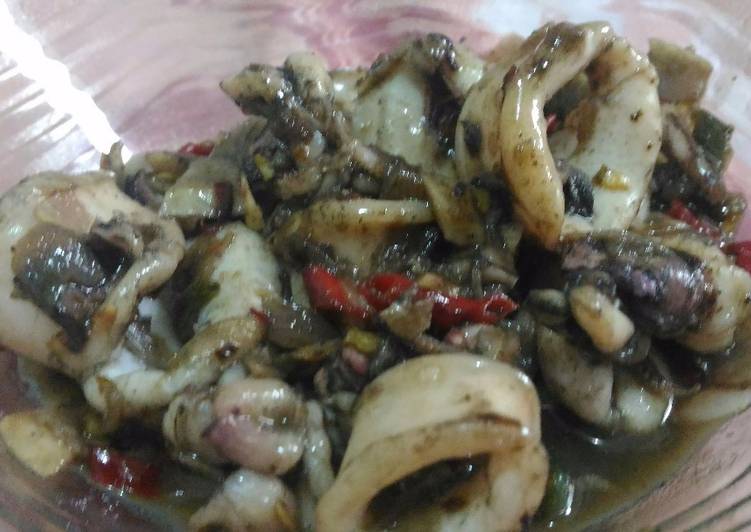 Resep Cumi item sederhana Lezat
