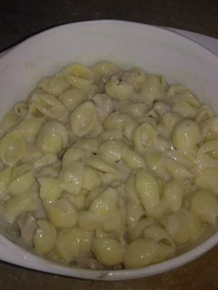 A picture of White Sauce pasta.