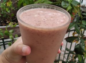 Una foto de Smoothie de uva, banana y pelón :)