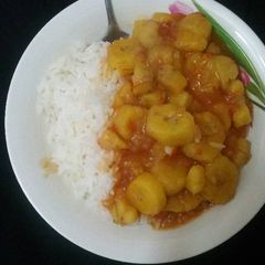 A picture of White rice and matoke.