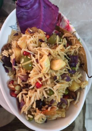 A picture of Navratan pulao.