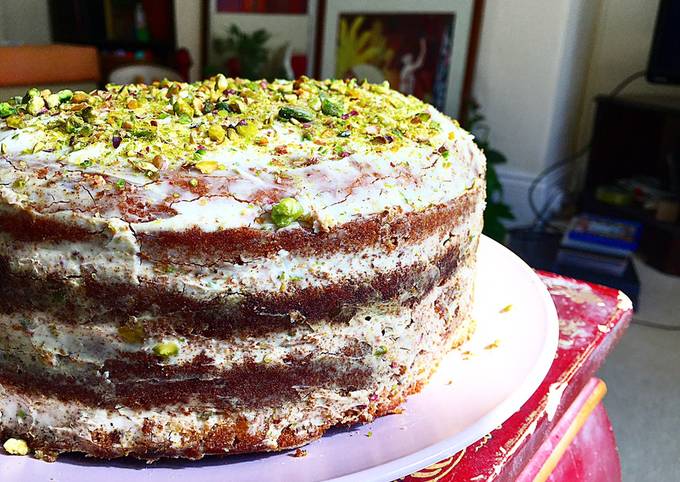 Pistachio and carrot cake 🥕