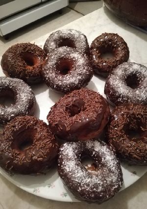 A picture of Easy Donuts.