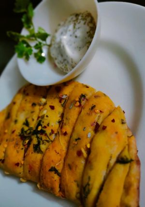 गार्लिक ब्रेड (Garlic bread recipe in hindi) रेसिपी मुख्य फोटो