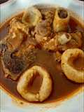 Mole rojo con espinazo y chochoyotes