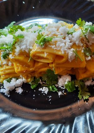 খান্ডভি (মহারাষ্ট্রা/ গুজরাত) (Khandvi recipe in Bengali) রেসিপির প্রধান ছবি
