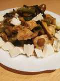 Pollo agridulce con habas, espinaca, champiñones