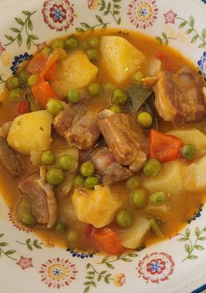 Una foto de Patatas Guisadas con Costilla en Adobo