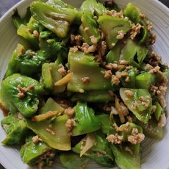 A picture of Mustard Green Brussel.