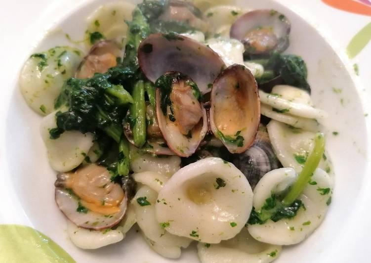 Orecchiette con cime di rapa e vongole