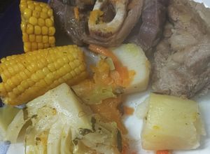 Una foto de Puchero Criollo, es lo más rico para estos días fríos, y aprovechar para hacer sopa de verduras