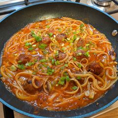 Vegan meatballs noodles A picture of Vegan meatballs noodles.