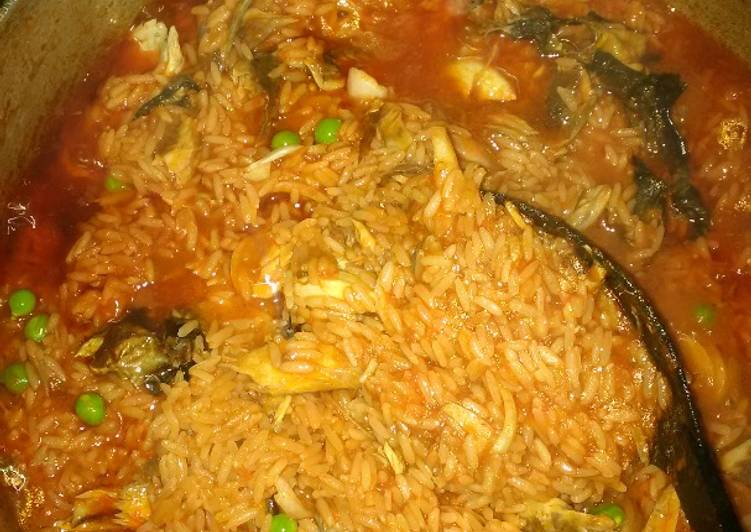 Jollof rice with green peas and smoked fish