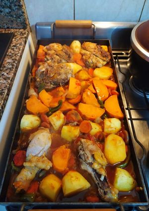 Una foto de Pollo a la criolla en chapa