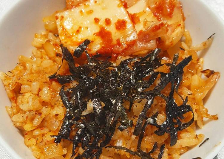 Kimchi Fried Rice (Kimchi Bokkeum Bap)