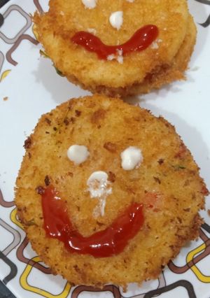 ગોલ્ડન બ્રેડ કોઇન્સ (Golden Bread Coins Recipe in Gujarati) રેસીપી મુખ્ય ફોટો