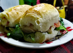 Una foto de Sándwich de Pescado