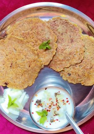 A picture of Aloo Rosti with kheera curd.