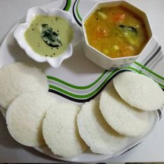 A picture of Idli sambhar.