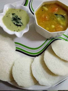 A picture of Idli sambhar.