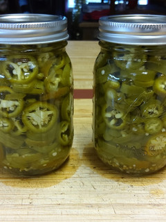 A picture of Lee's Pickled Jalapeno Nacho Rings.