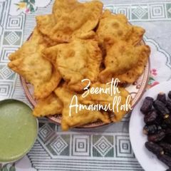 A picture of Potato and Spring Onion Samosas.