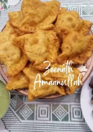 A picture of Potato and Spring Onion Samosas.