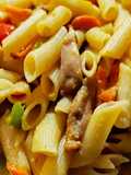 Macarrones con pollo y verduras
