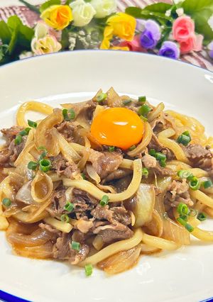 A picture of Sukiyaki Udon: Udon Noodles in Sweet & Savory Broth.