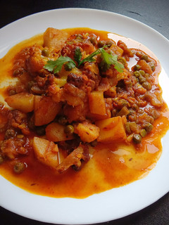 A picture of Aloo Gobi Matar Sabzi (Potato, Cauliflower, and Pea Curry).