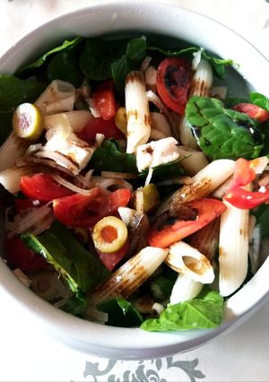 O poză a rețetei Salată de paste🍜 cu roșii 🍅și baby spanac🥬.