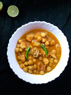 চিকেন কিমা চানা (chicken keema chana recipe in bengali) রেসিপির প্রধান ছবি