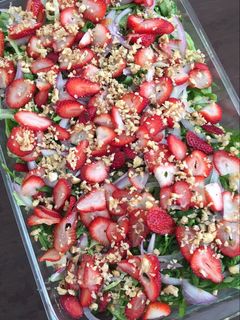 Una foto de Ensalada fresca y frutal